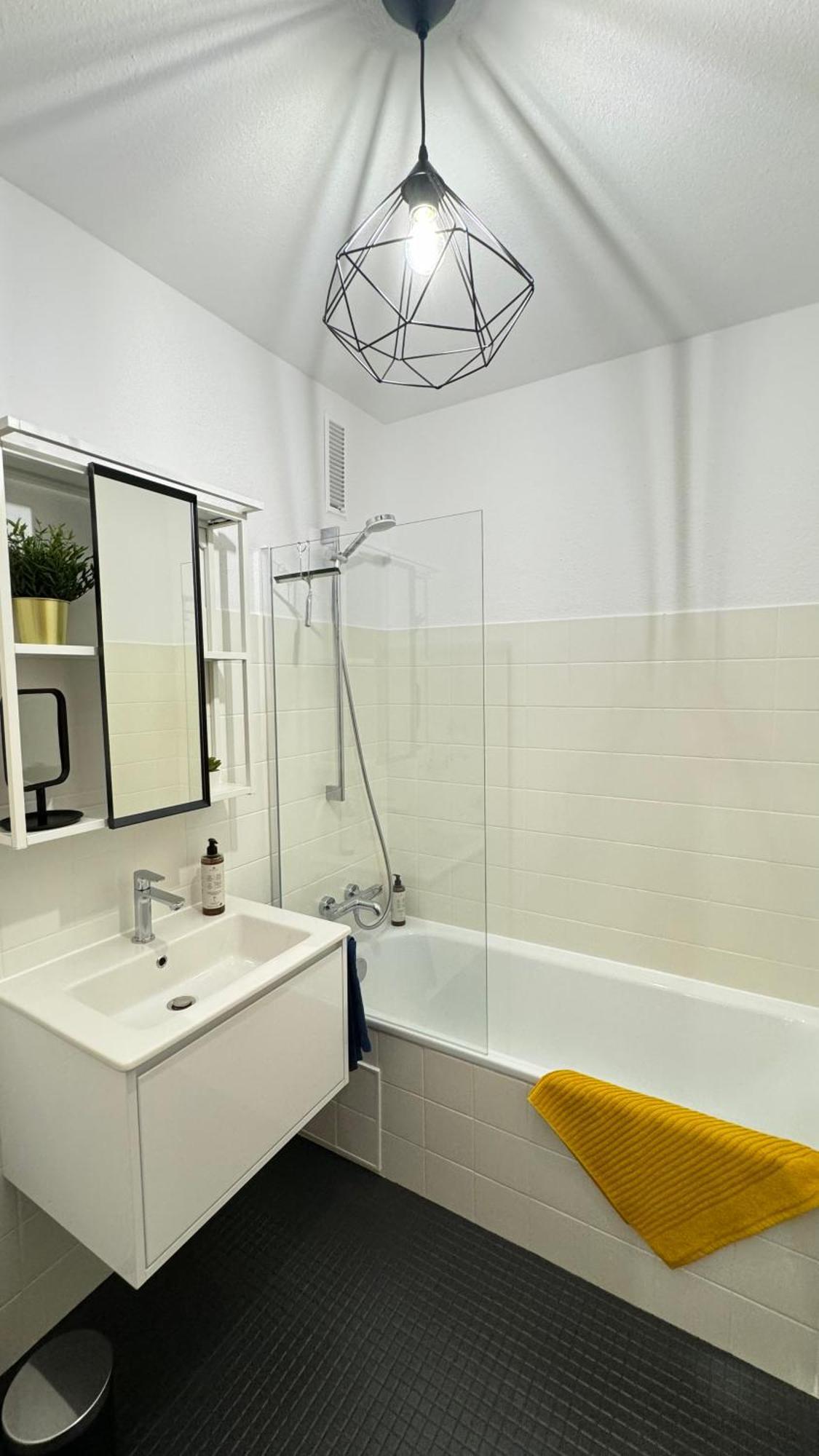 Sonniges City-Apartment Mit Suedbalkon Und Parklatz Neusass Zewnętrze zdjęcie